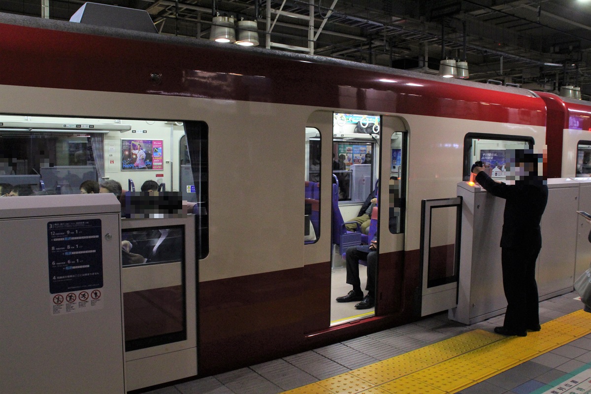 京急電鉄のホームドア：上大岡駅「モーニング・ウィング号」着発時の取り扱い