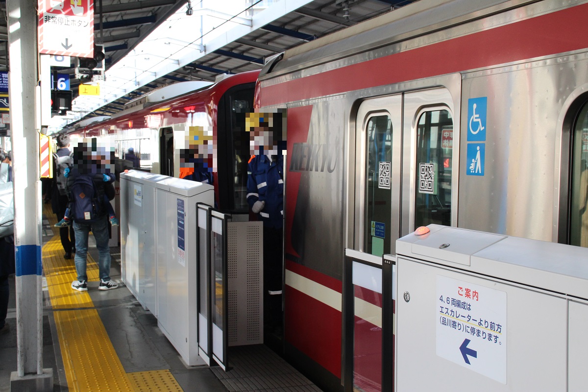 京急電鉄のホームドア：京急川崎駅切り離し作業時の取り扱い