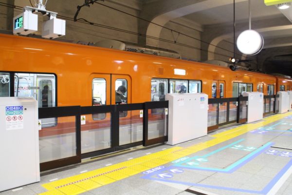 阪神電気鉄道のホームドア：神戸三宮駅1・3番線