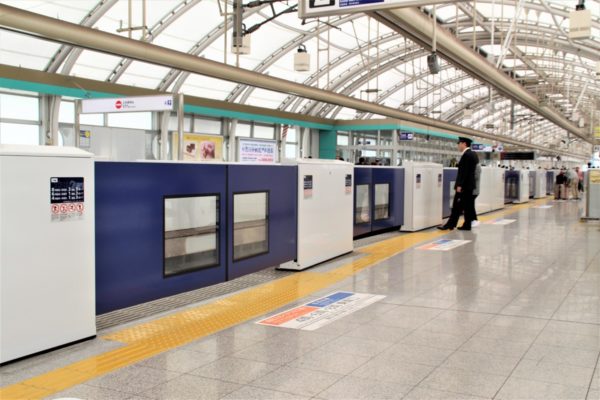 京成電鉄のホームドア：日暮里駅