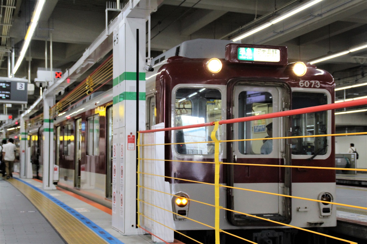 近畿日本鉄道のホームドア：大阪阿部野橋駅3・4番線の昇降式ホーム柵