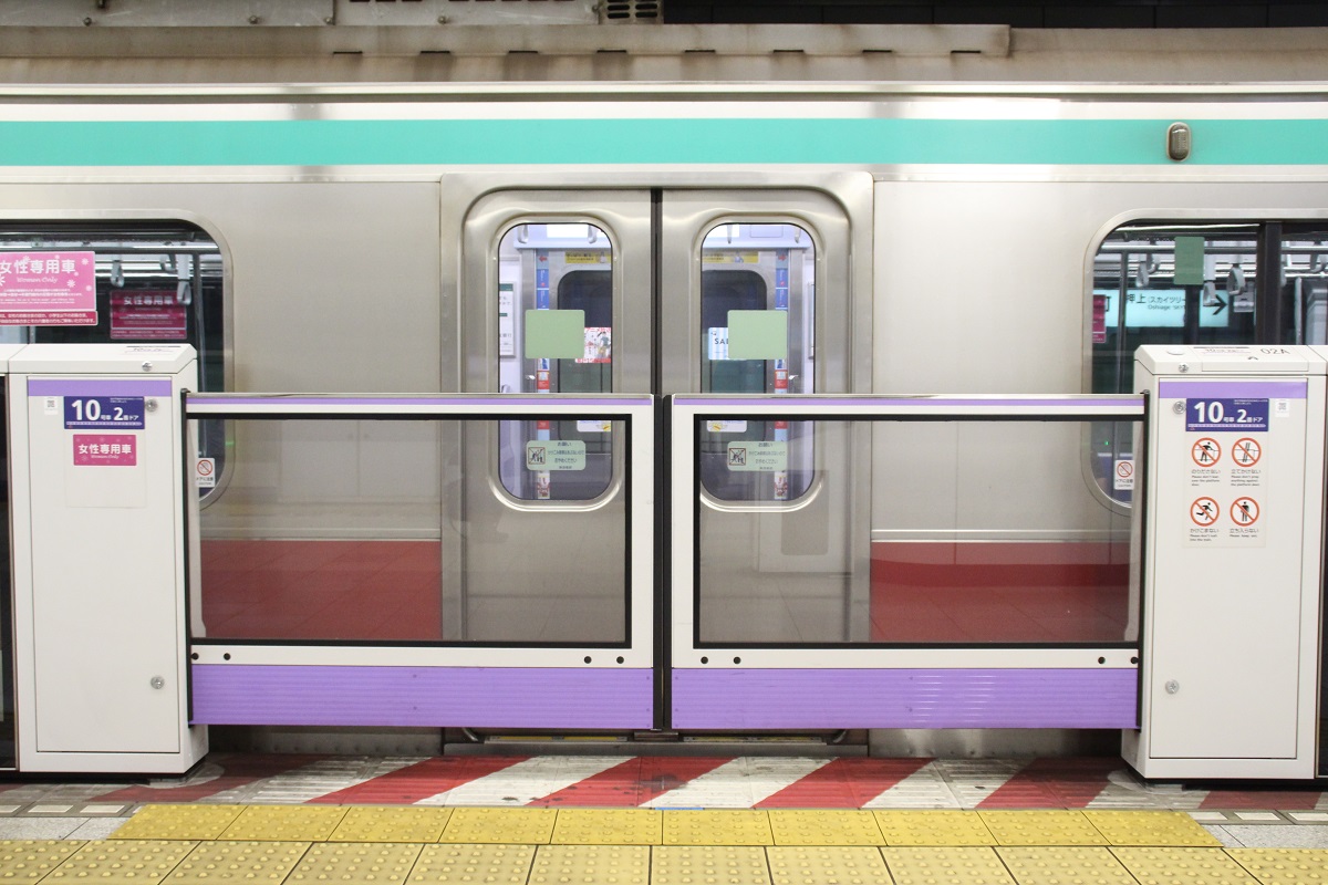 東京メトロ 半蔵門線のホームドア：標準タイプ