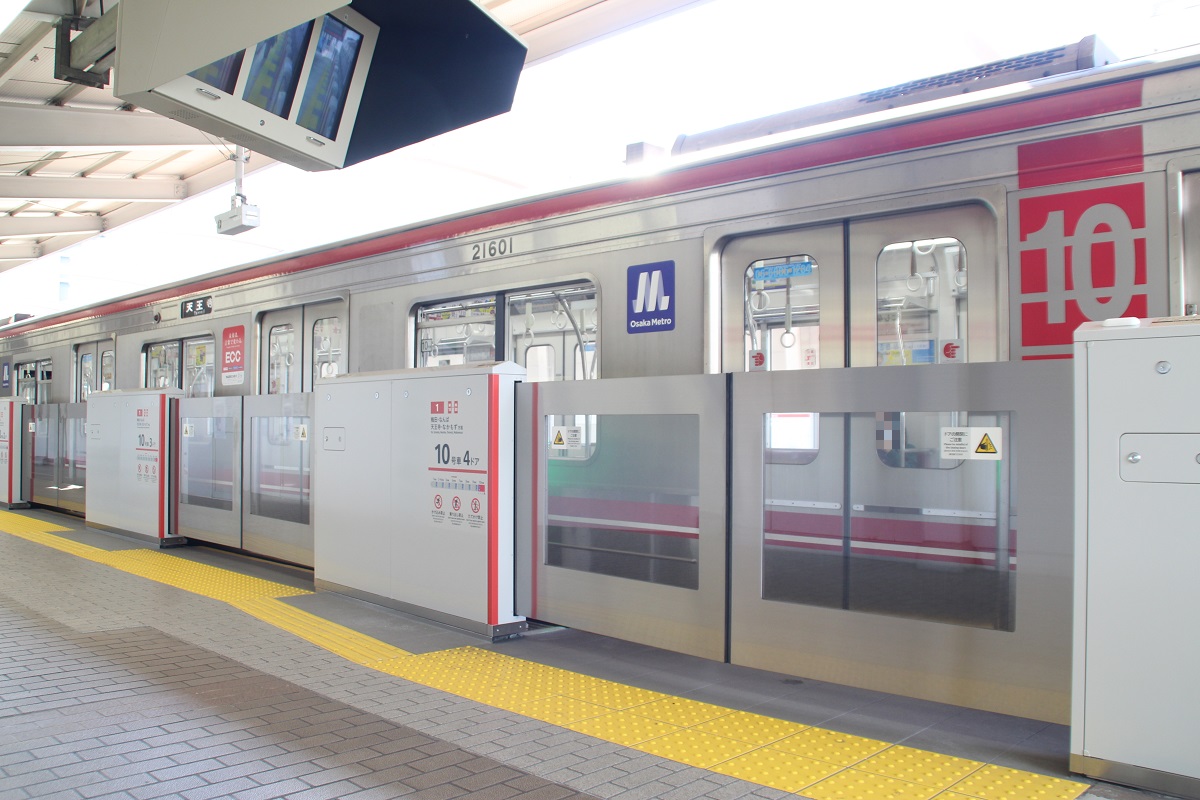 Osaka Metro 御堂筋線のホームドア：本格導入タイプ