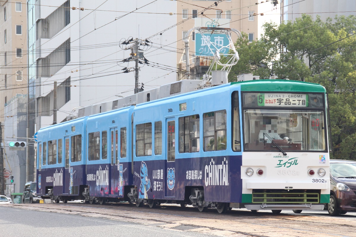 広島電鉄 3800形3802号が全面広告ラッピング車に 3003号から継承