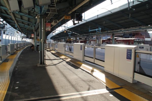京急電鉄のホームドア：平和島駅