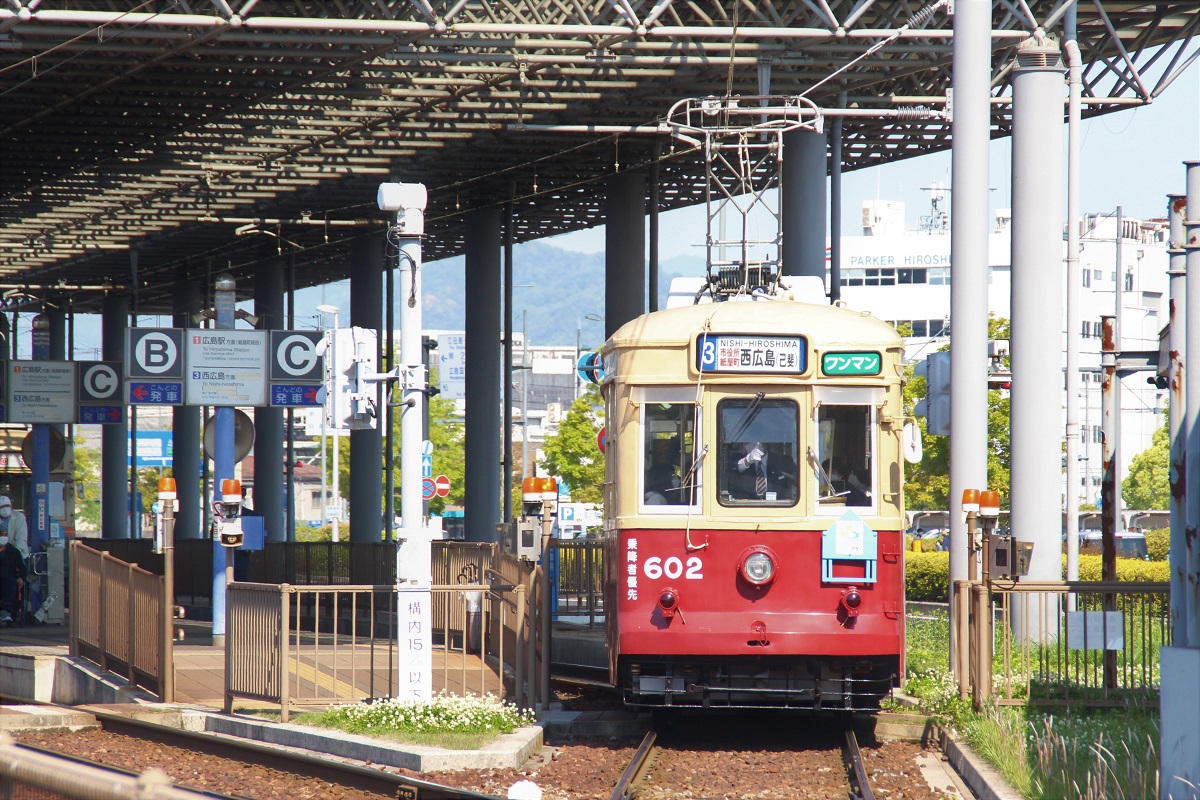 広島電鉄 602号と652号が期間限定トレード運行