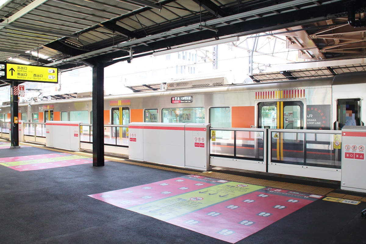 JR西日本のホームドア：3ドア車用タイプ（大阪環状線など）