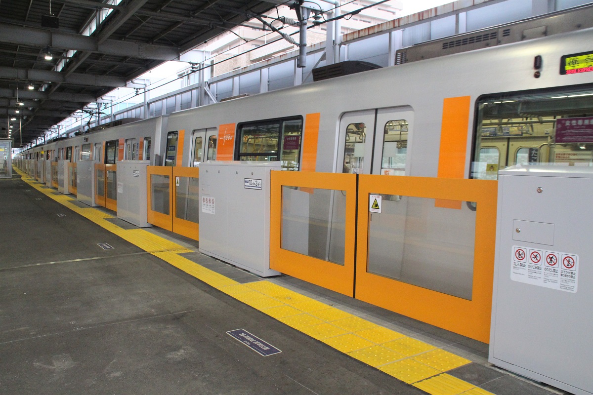 東武鉄道 東武スカイツリーラインのホームドア：北越谷駅などのタイプ（急行線・緩行線両対応）