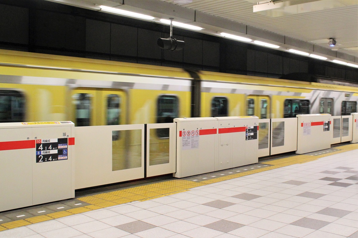 東急電鉄 東横線のホームドア：標準タイプ（渋谷駅以外）