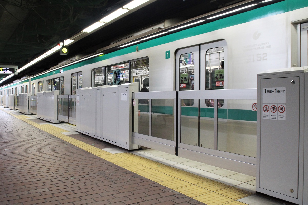 神戸市営地下鉄 西神・山手線のホームドア：本格導入タイプ