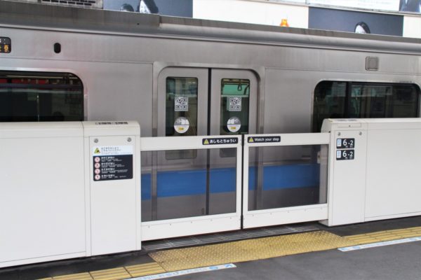 小田急電鉄のホームドア：代々木八幡駅のタイプ