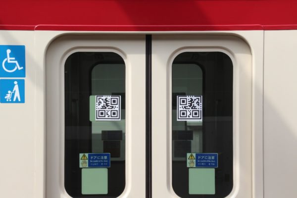 京急電鉄のホームドア：QRコードを用いた制御システム