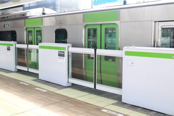 JR東日本 山手線のホームドア：京浜東北線と同型のタイプ（2019年度～）