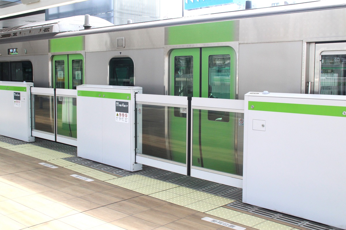 JR東日本 山手線のホームドア：京浜東北線と同型のタイプ（2019年度～）
