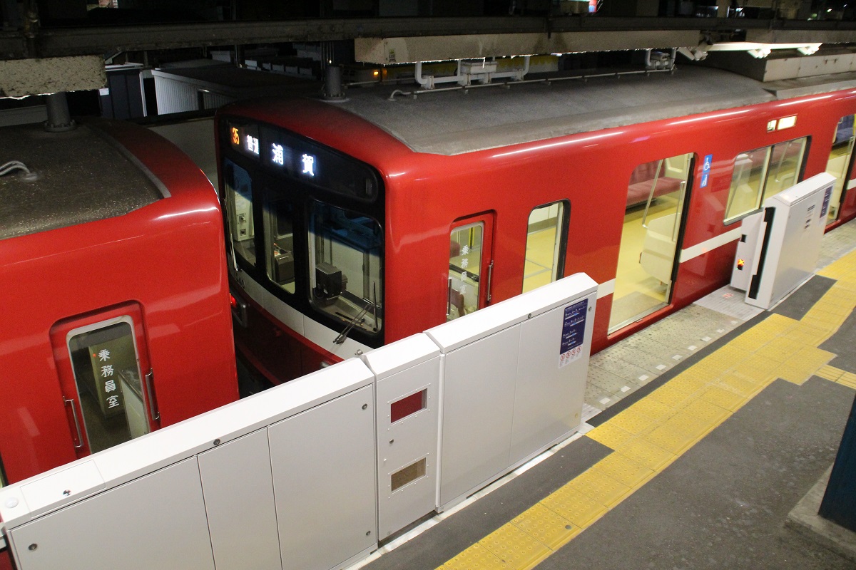 京急電鉄のホームドア：金沢文庫駅 縦列停車への対応