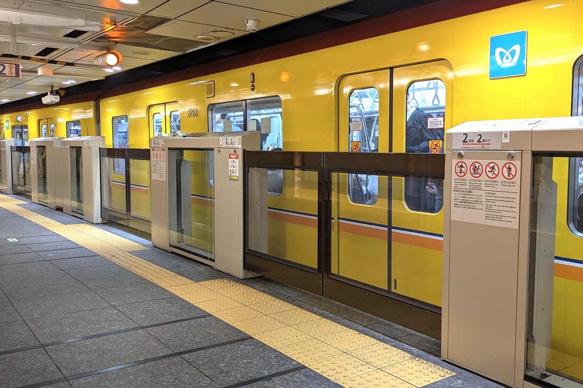 東京メトロ 銀座線のホームドア：本格導入タイプ