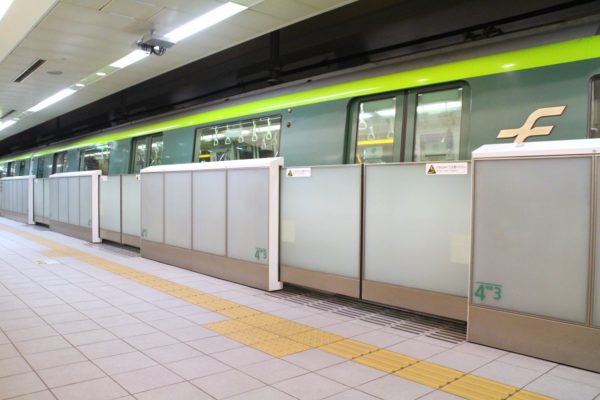 福岡市地下鉄 七隈線のホームドア：2005年開業区間のタイプ（橋本駅～天神南駅）