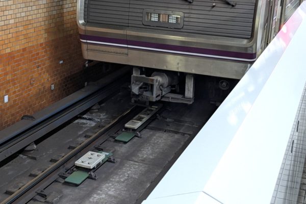 Osaka Metro 谷町線・四つ橋線のホームドア：開閉方式の変遷